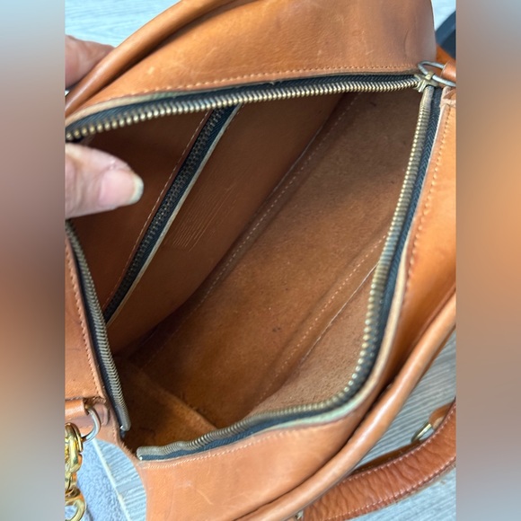 Vintage Chadwick Bowler Bag 012-3445 in British tan. Crossbody/dual short handle - Picture 13 of 16